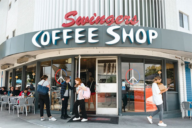 Swingers Diner, street corner view